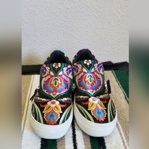 Steve Madden Embroidered Slip on Sneakers Sz 8